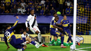 Boca Juniors sufrió un duro golpe en la Bombonera al caer 1-0 frente a Vasco da Gama